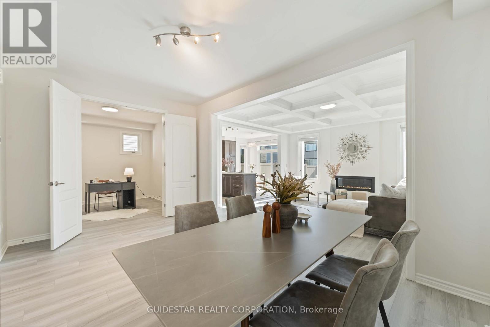 20 Oxalis Crescent, Ottawa, Ontario  K2V 0J6 - Photo 8 - X12445505