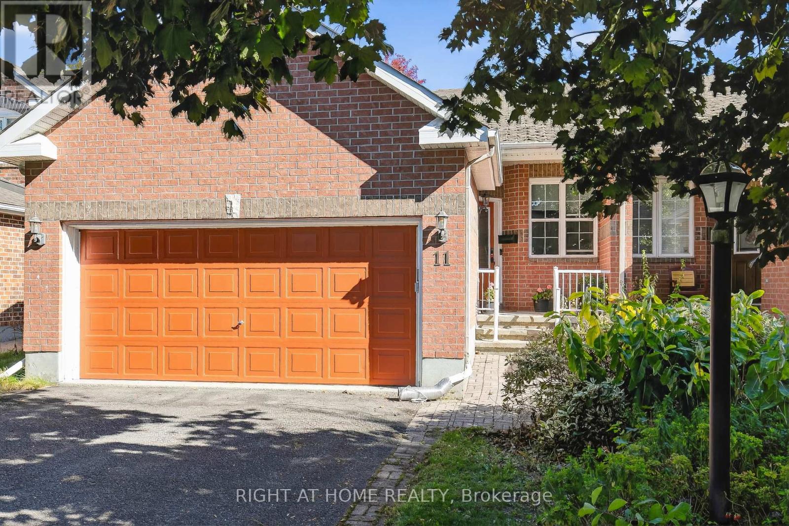 11 Oriska Way, Ottawa, Ontario  K2J 4N7 - Photo 2 - X12445515