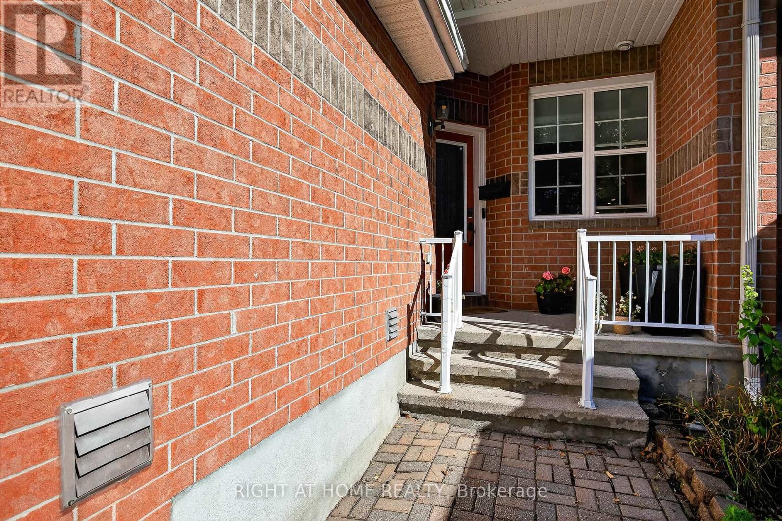 11 Oriska Way, Ottawa, Ontario  K2J 4N7 - Photo 3 - X12445515