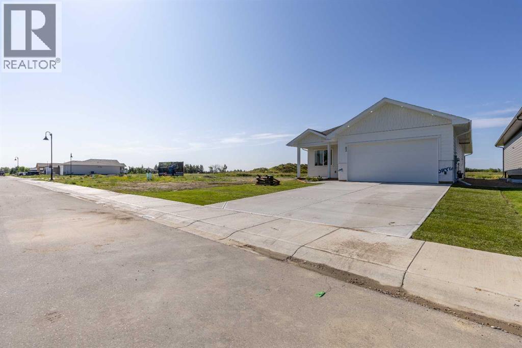 62 E 300 S, Raymond, Alberta  T0K 2S0 - Photo 2 - A2232559