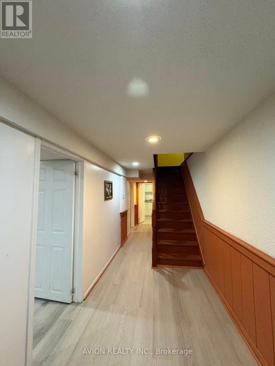 6 Rollingwood Drive, Toronto, Ontario  M2H 2M5 - Photo 2 - C12445509