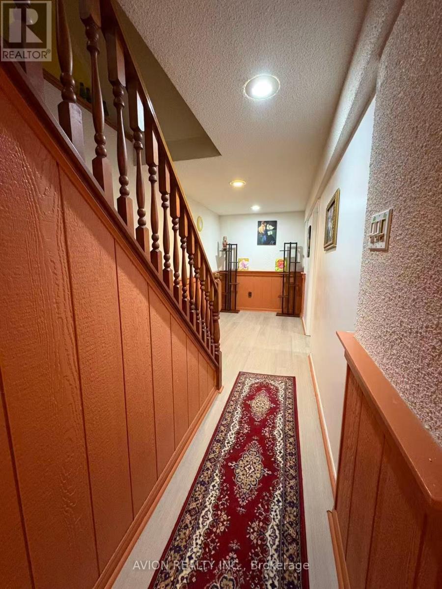 6 Rollingwood Drive, Toronto, Ontario  M2H 2M5 - Photo 3 - C12445509