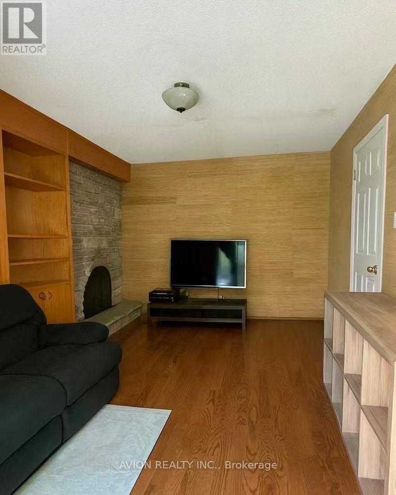 6 Rollingwood Drive, Toronto, Ontario  M2H 2M5 - Photo 4 - C12445509