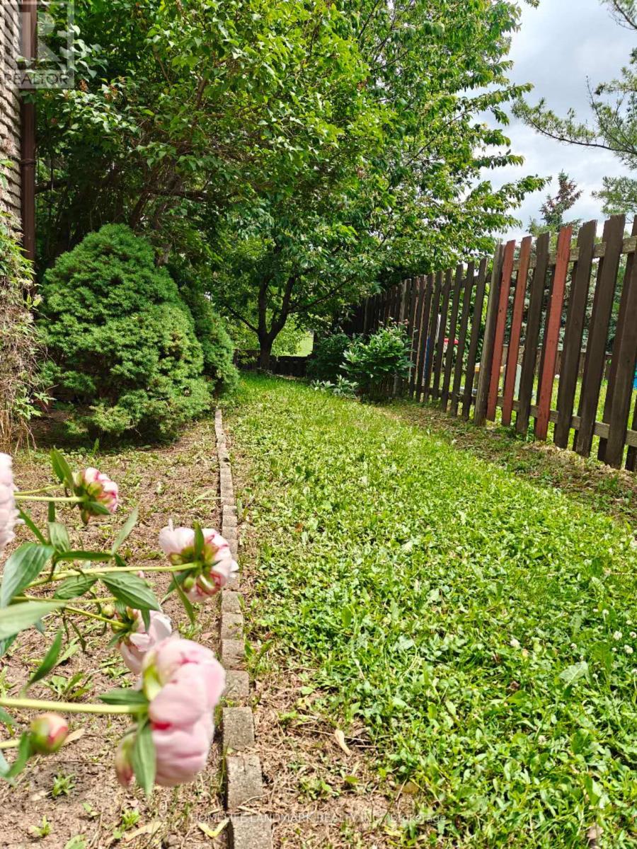 6929 Bilbao Lane, Mississauga, Ontario  L5N 1R2 - Photo 14 - W12445512
