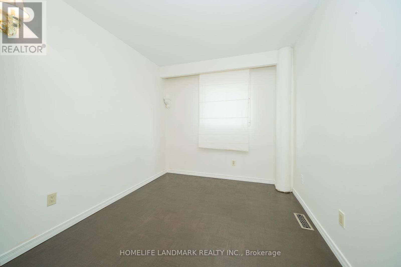 6929 Bilbao Lane, Mississauga, Ontario  L5N 1R2 - Photo 6 - W12445512