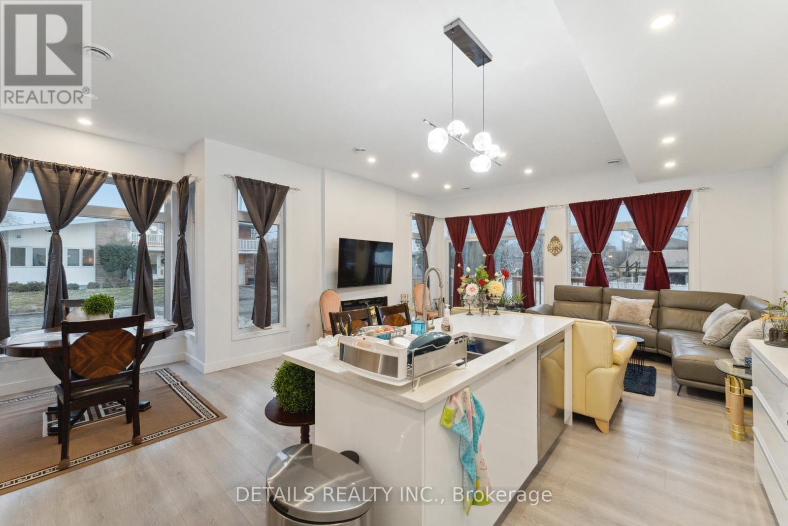 A - 137 Duford Street, Ottawa, Ontario  K1L 6Z5 - Photo 4 - X12445521