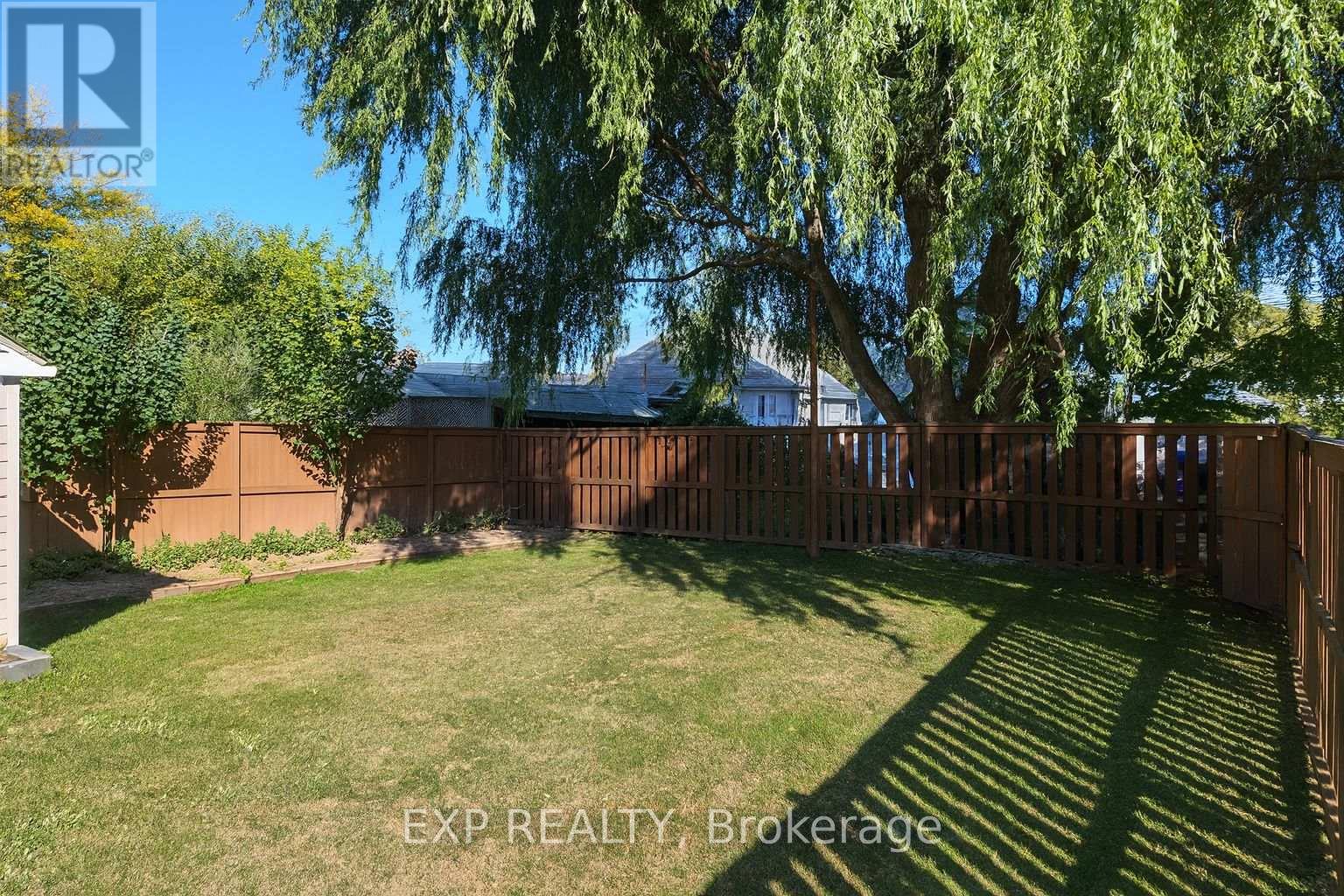20 Marmora Street, St. Catharines, Ontario  L2P 3C1 - Photo 3 - X12445523