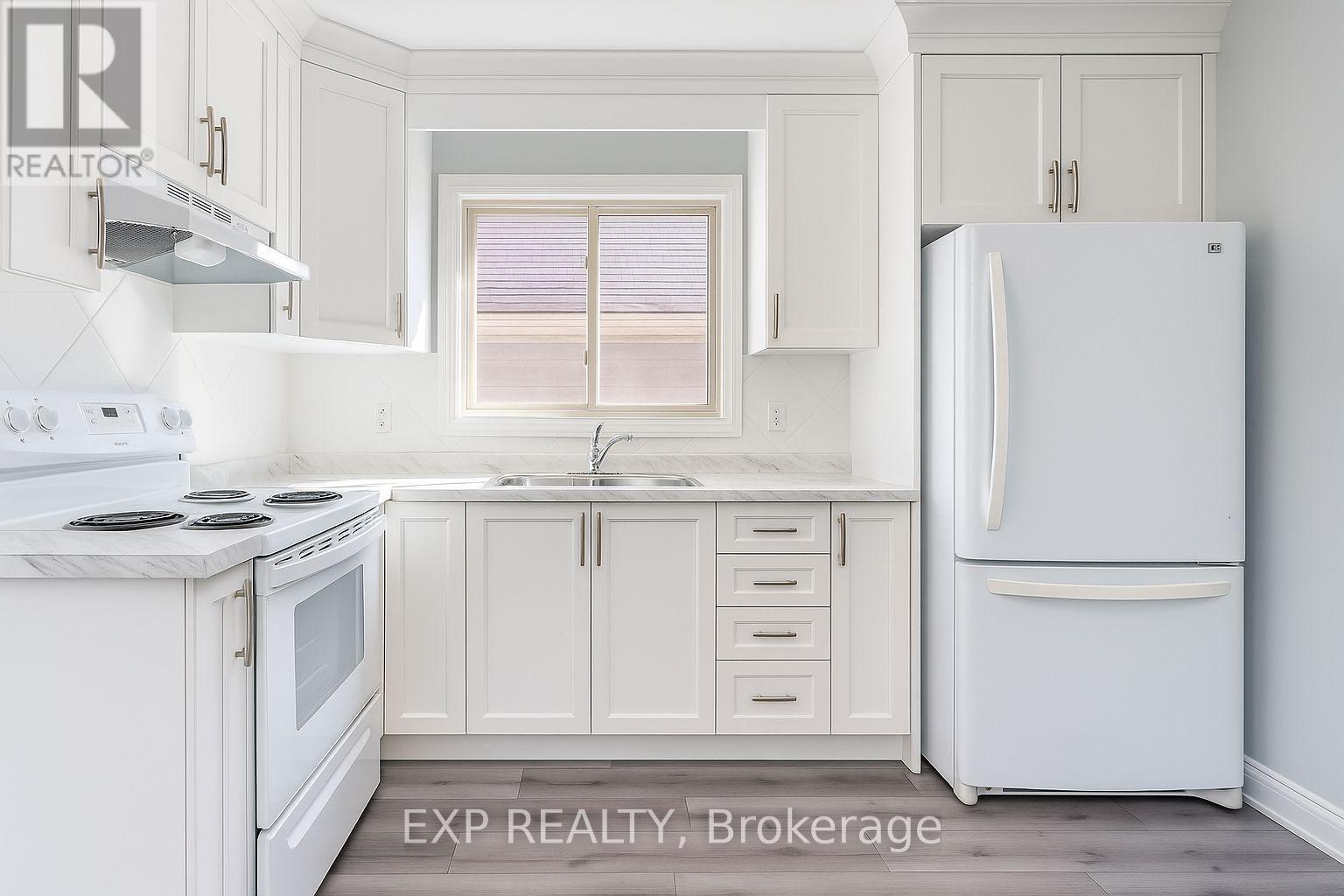 20 Marmora Street, St. Catharines, Ontario  L2P 3C1 - Photo 4 - X12445523