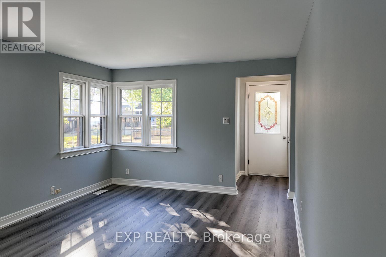20 Marmora Street, St. Catharines, Ontario  L2P 3C1 - Photo 5 - X12445523