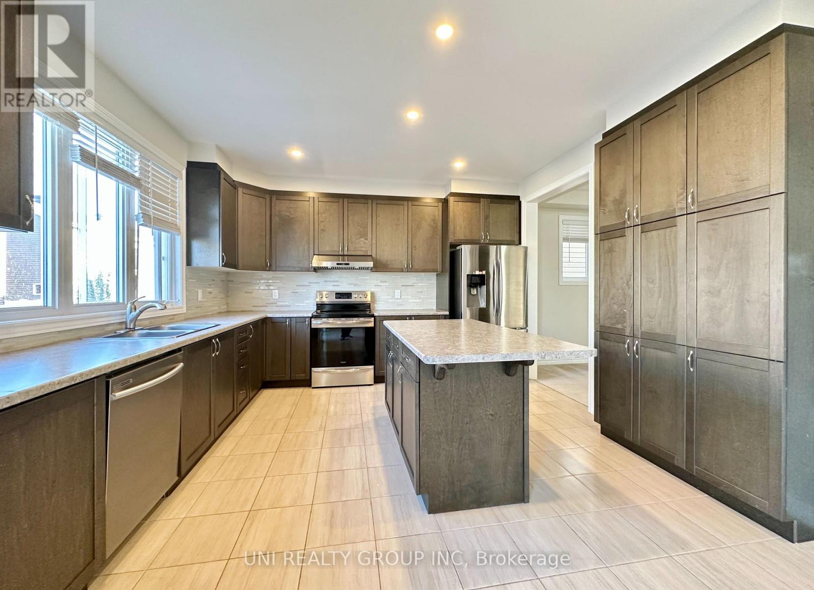 514 Honeylocust Avenue, Ottawa, Ontario  K2V 0K9 - Photo 10 - X12445528