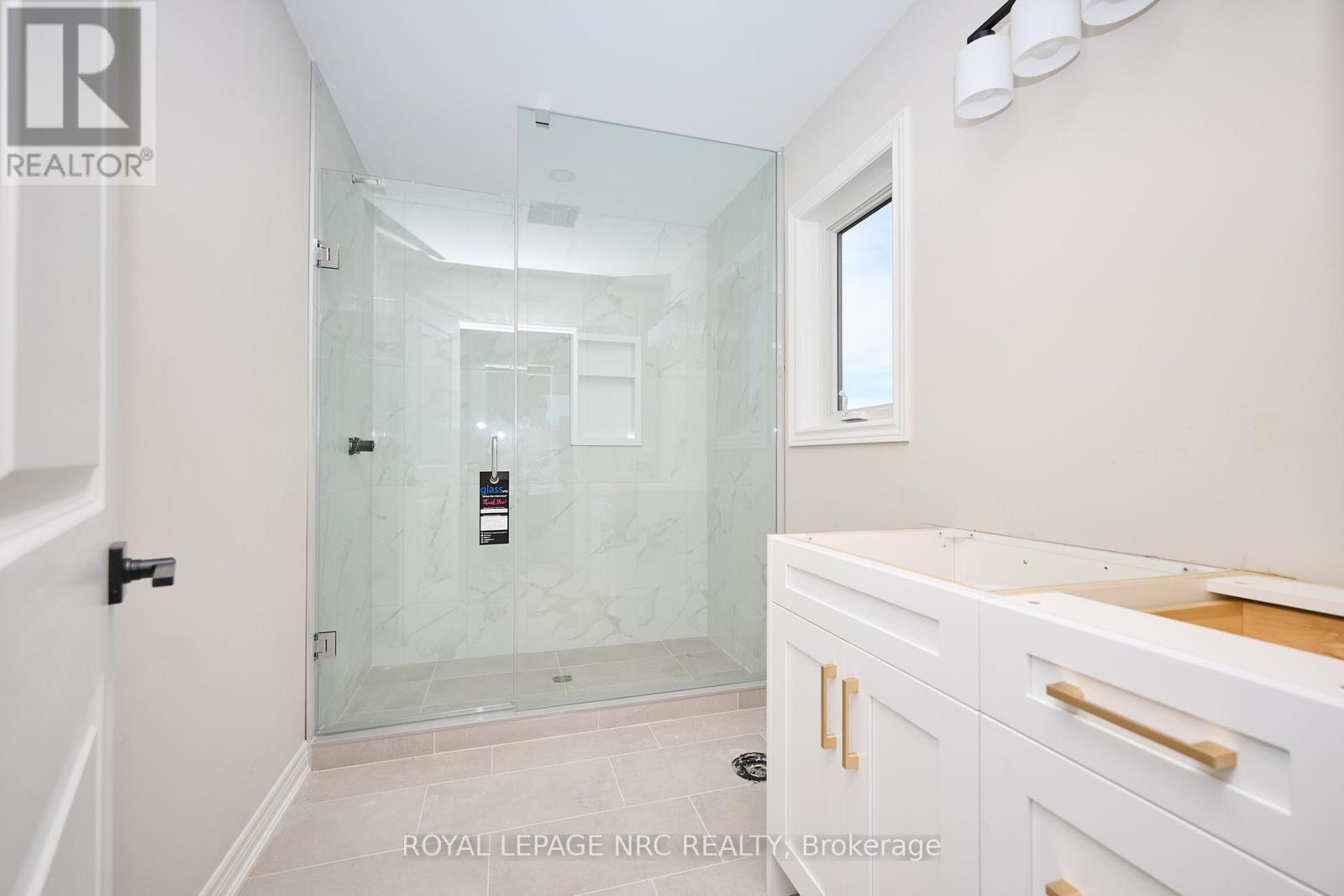 6672 Hawkins Street, Niagara Falls, Ontario  L2G 3B7 - Photo 17 - X12445534