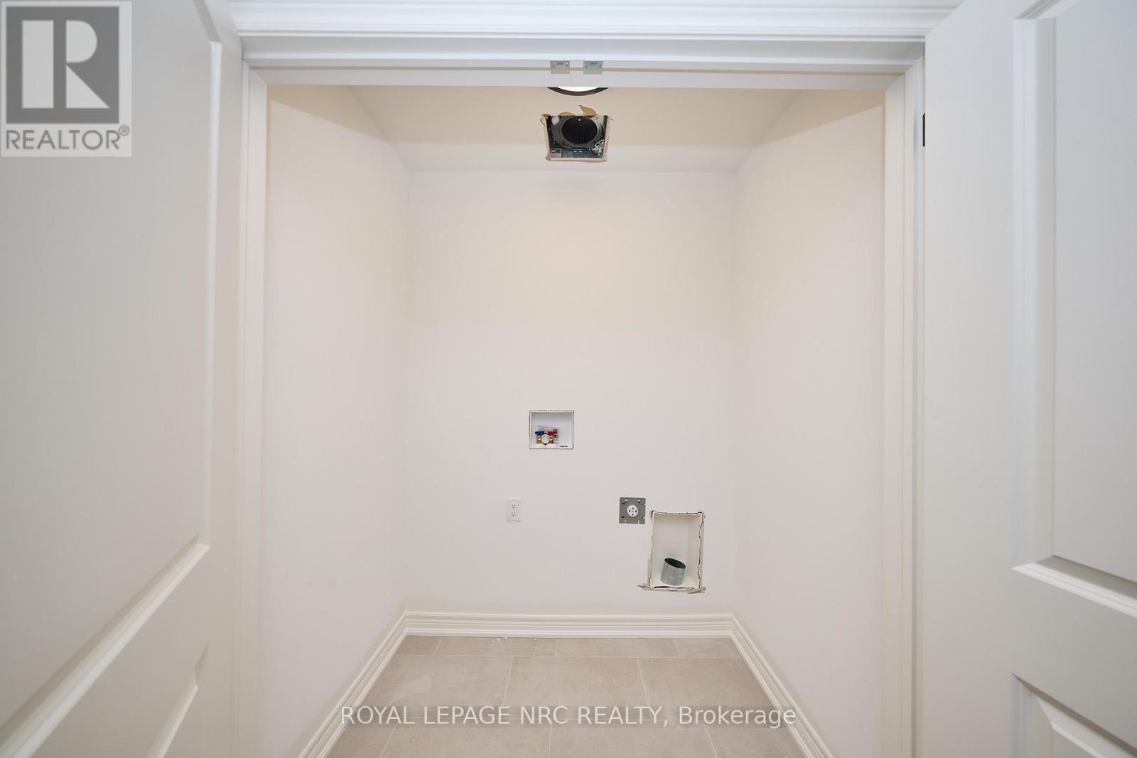 6672 Hawkins Street, Niagara Falls, Ontario  L2G 3B7 - Photo 20 - X12445534