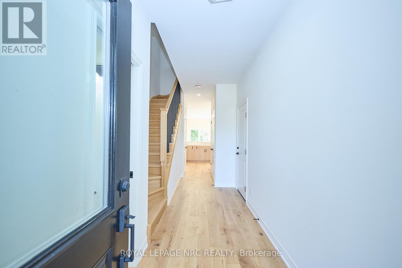 6672 Hawkins Street, Niagara Falls, Ontario  L2G 3B7 - Photo 4 - X12445534