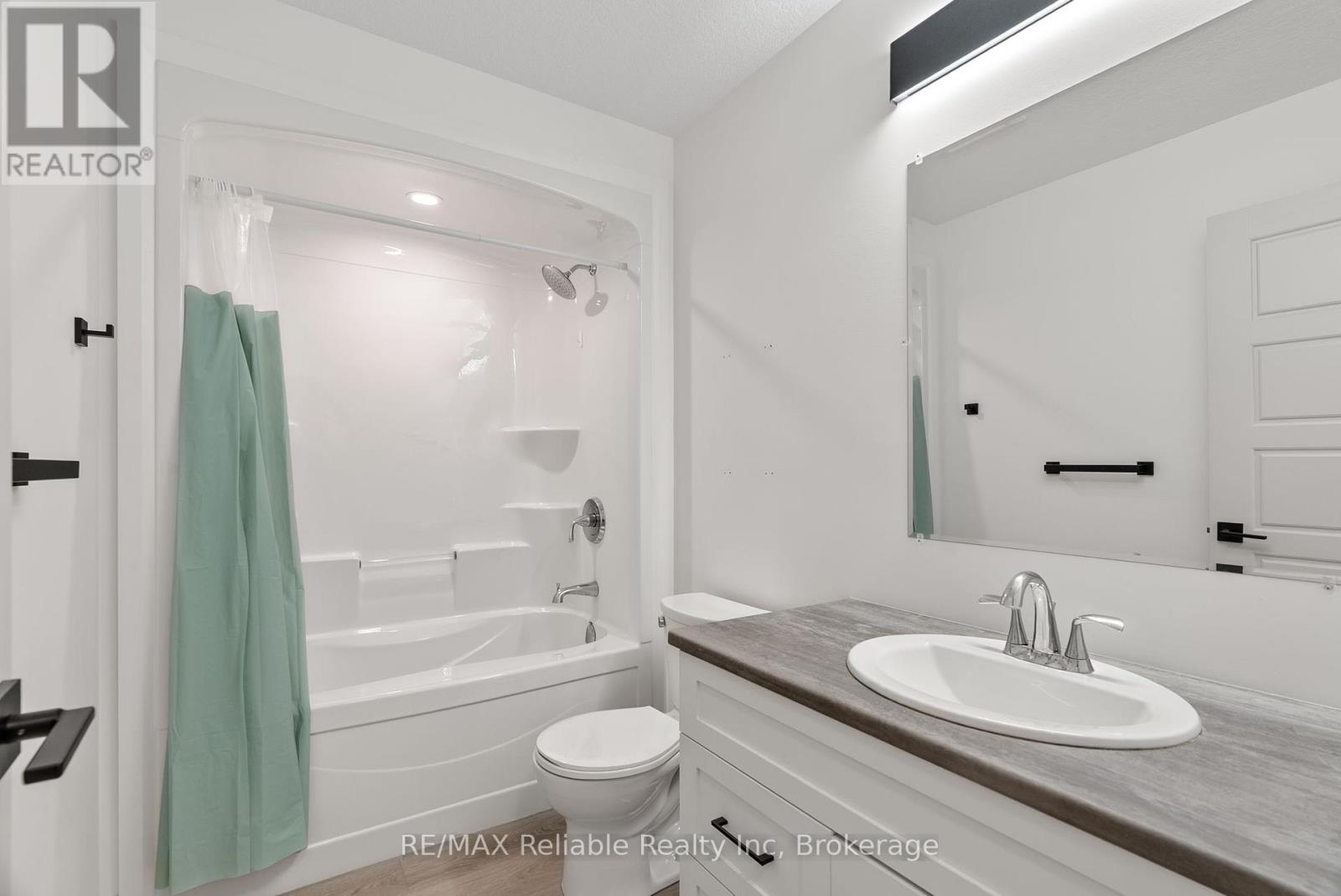2 Linda Drive, Huron East, Ontario  N0K 1W0 - Photo 15 - X12443082