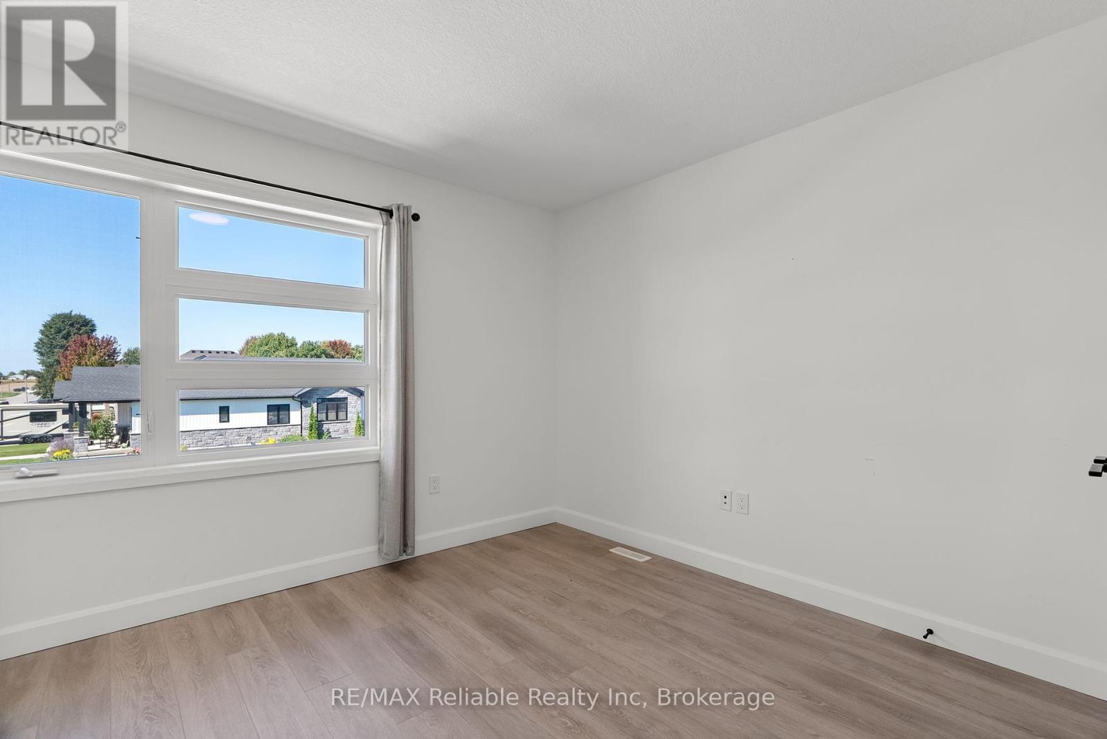 2 Linda Drive, Huron East, Ontario  N0K 1W0 - Photo 16 - X12443082