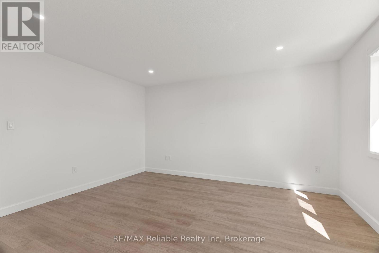 2 Linda Drive, Huron East, Ontario  N0K 1W0 - Photo 25 - X12443082