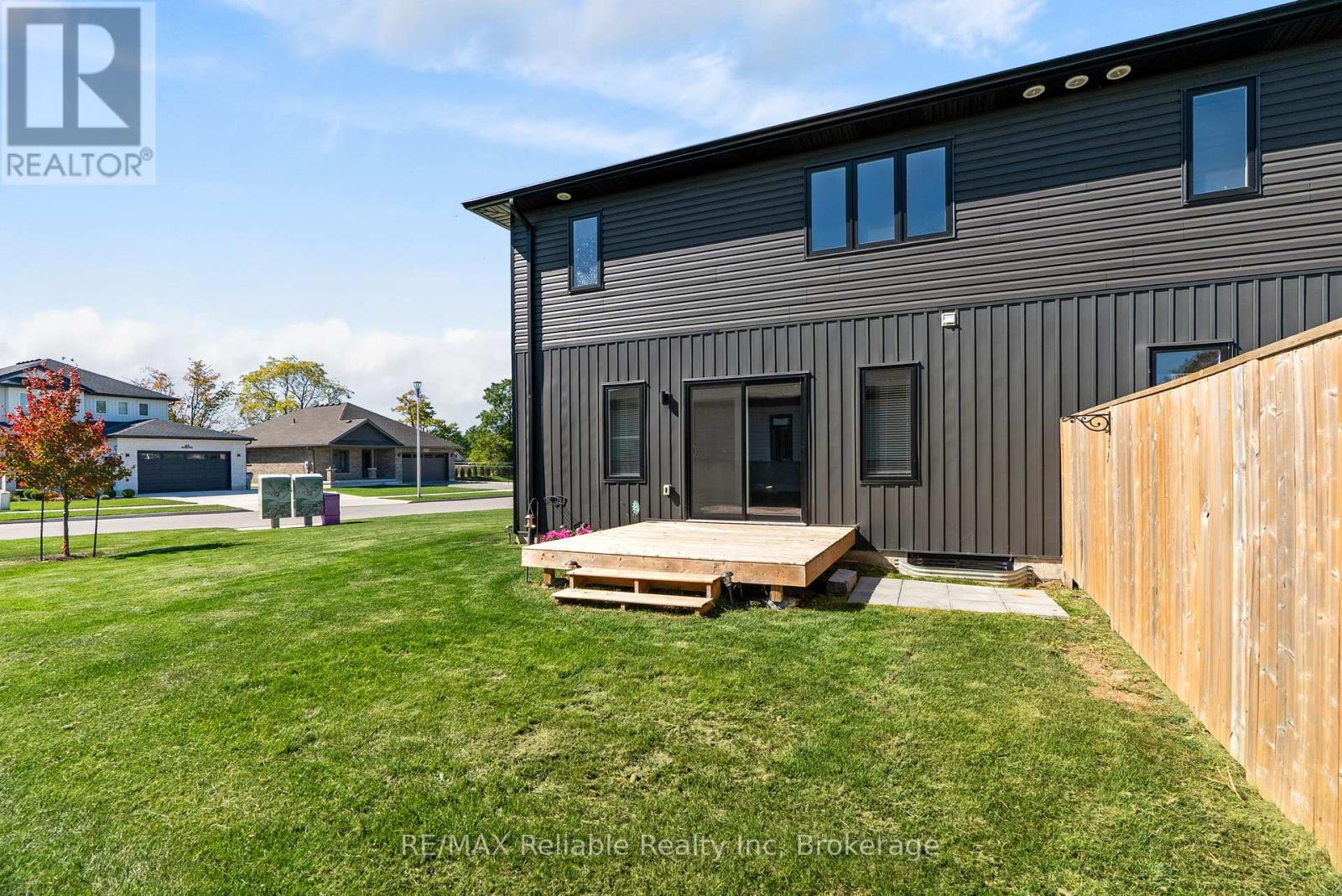 2 Linda Drive, Huron East, Ontario  N0K 1W0 - Photo 33 - X12443082
