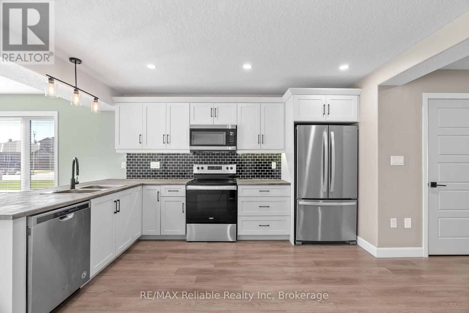 2 Linda Drive, Huron East, Ontario  N0K 1W0 - Photo 7 - X12443082