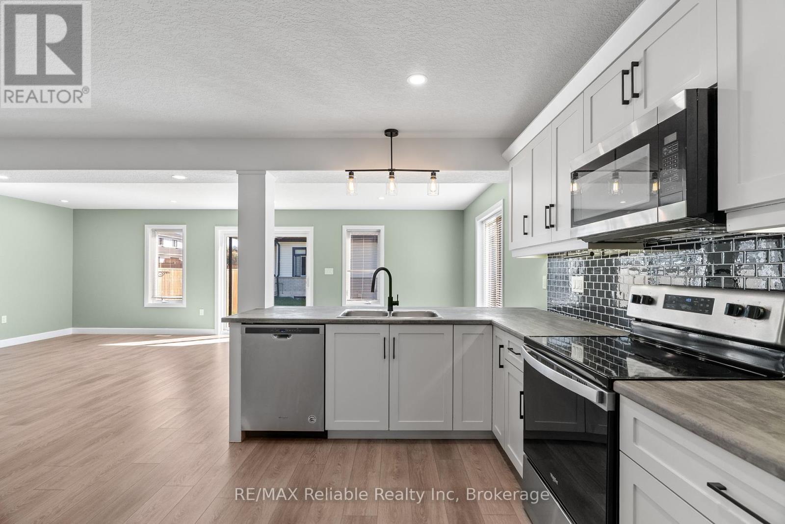 2 Linda Drive, Huron East, Ontario  N0K 1W0 - Photo 8 - X12443082
