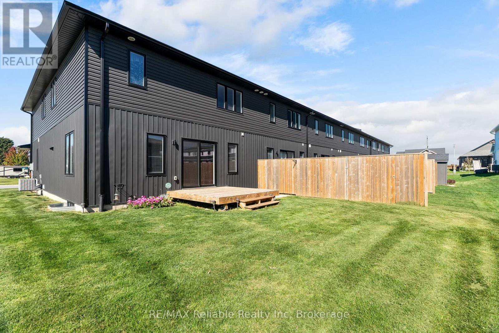 2 Linda Drive, Huron East, Ontario  N0K 1W0 - Photo 32 - X12443082