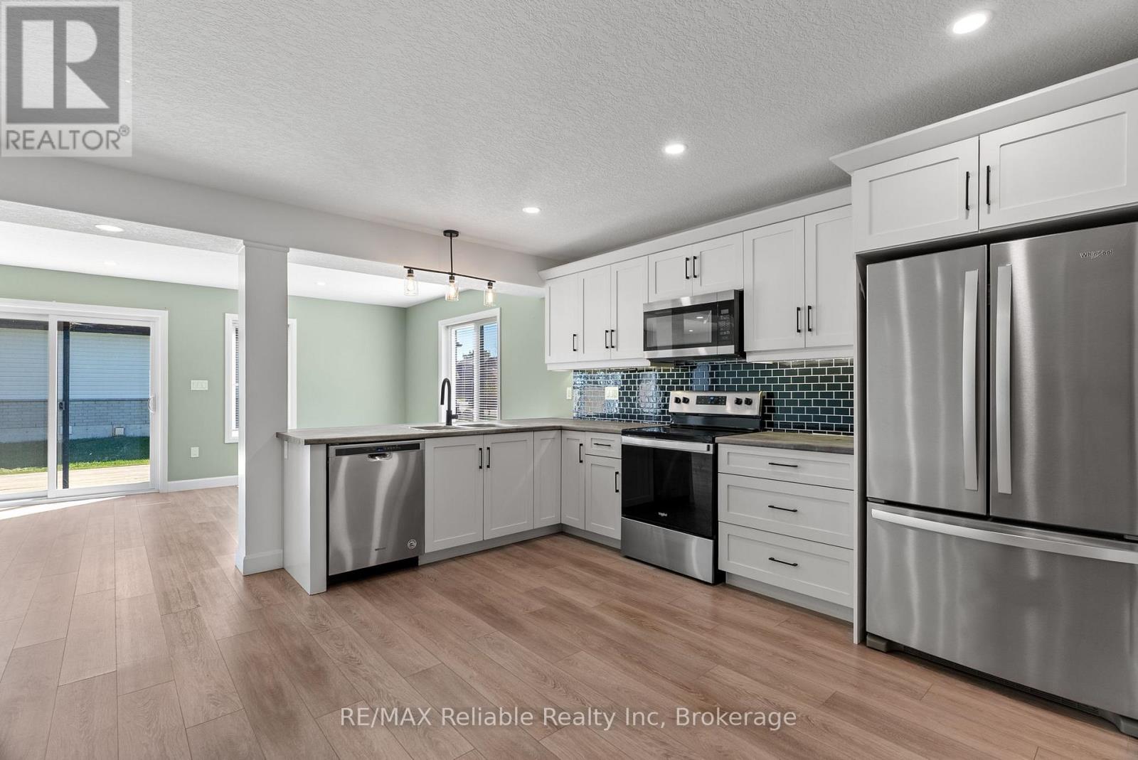 2 Linda Drive, Huron East, Ontario  N0K 1W0 - Photo 6 - X12443082