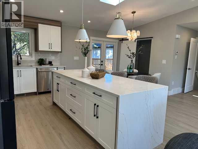 1 Cherovan Drive Sw, Calgary, Alberta  T2V 2P3 - Photo 6 - A2262062