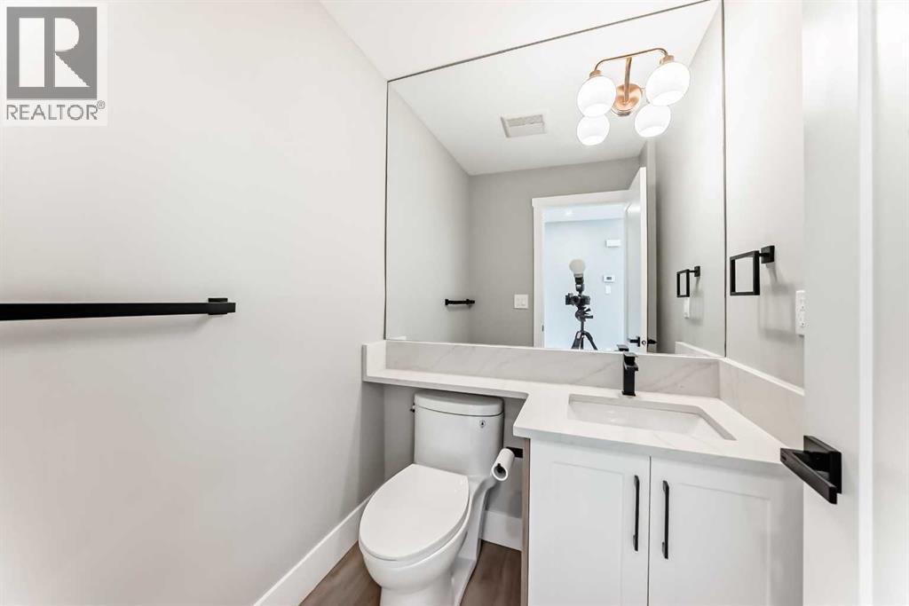 1 Cherovan Drive Sw, Calgary, Alberta  T2V 2P3 - Photo 13 - A2262062