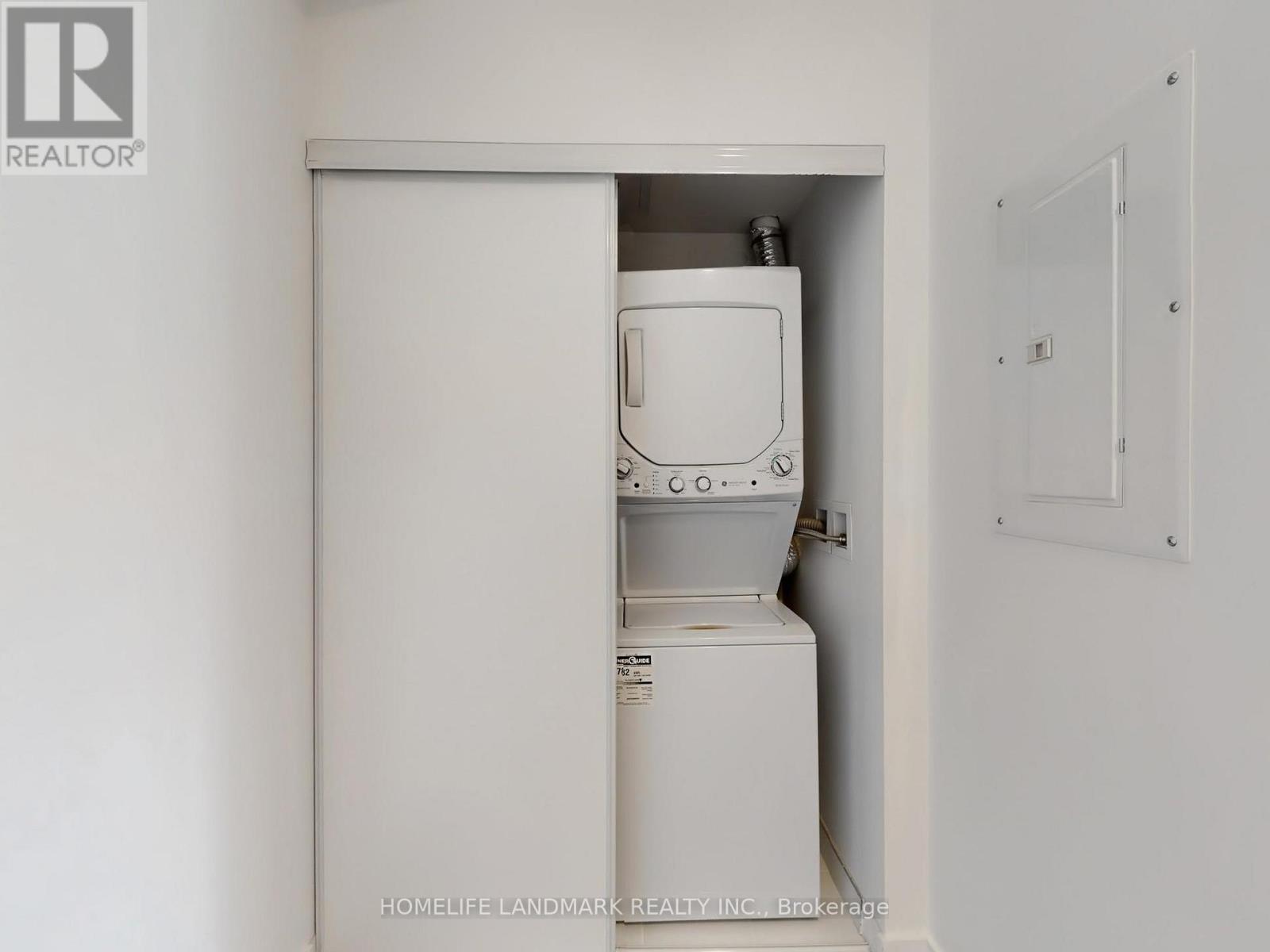 2007 - 20 Edward Street, Toronto (Bay Street Corridor), Ontario  M5G 0C5 - Photo 12 - C12445529