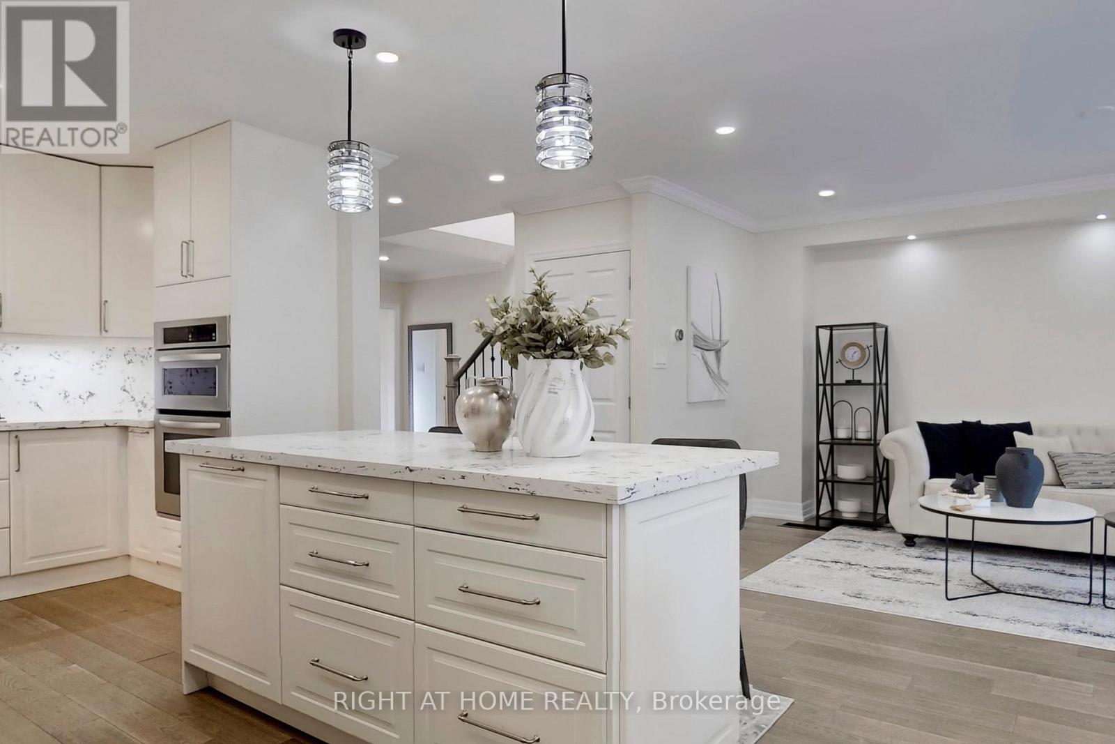 188 Oliver Lane, Vaughan (Maple), Ontario  L6A 1A9 - Photo 14 - N12445525