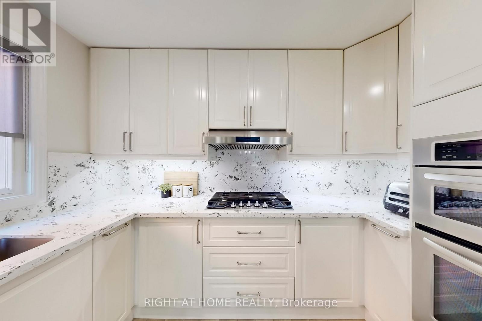 188 Oliver Lane, Vaughan (Maple), Ontario  L6A 1A9 - Photo 17 - N12445525