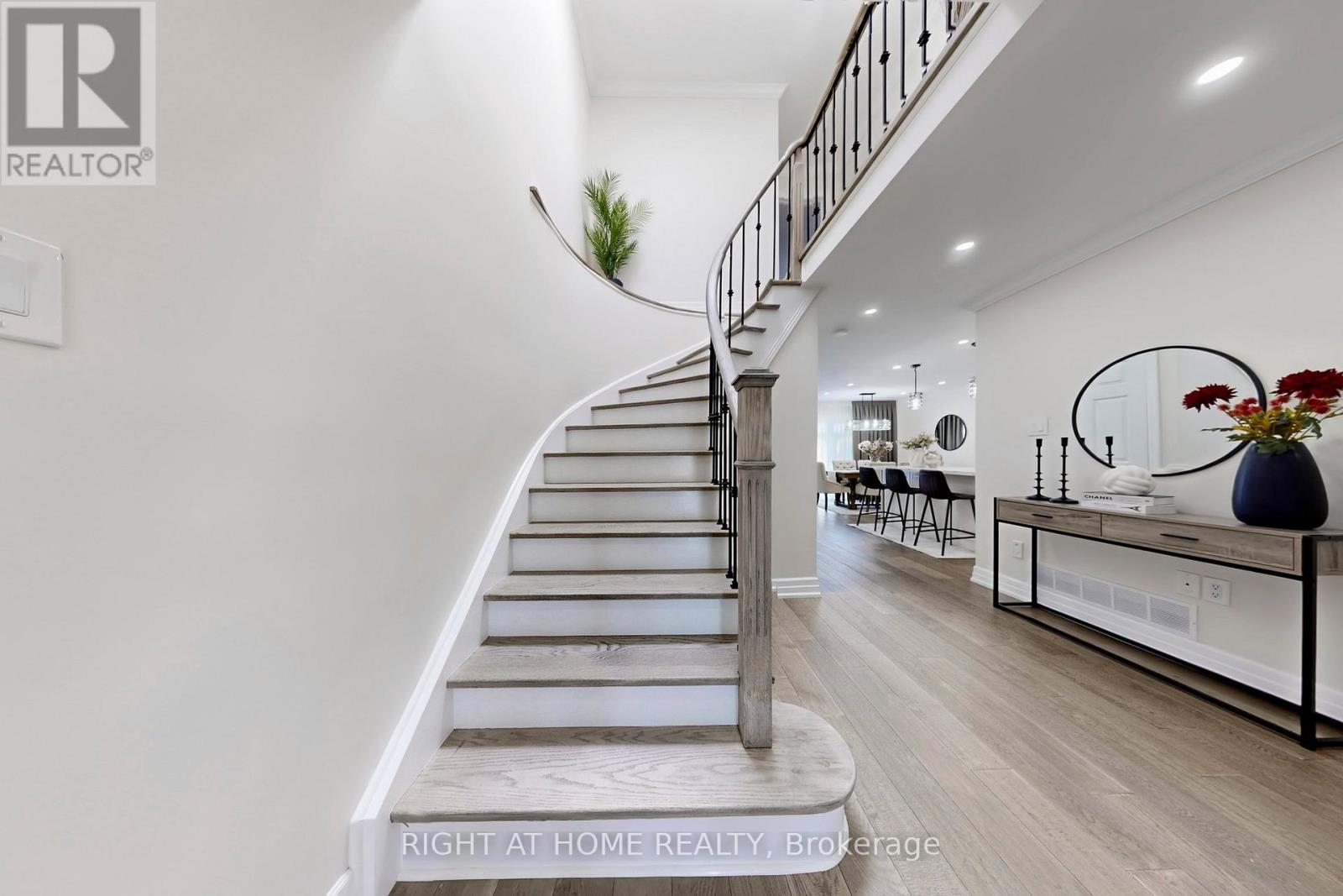 188 Oliver Lane, Vaughan (Maple), Ontario  L6A 1A9 - Photo 18 - N12445525