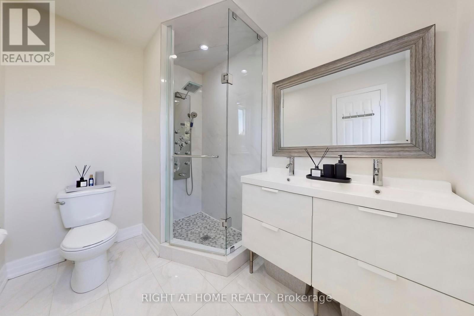 188 Oliver Lane, Vaughan (Maple), Ontario  L6A 1A9 - Photo 25 - N12445525