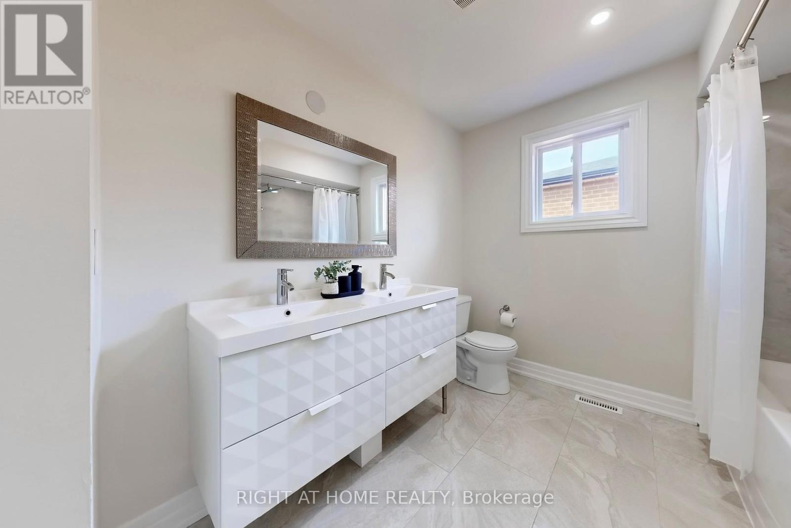 188 Oliver Lane, Vaughan (Maple), Ontario  L6A 1A9 - Photo 32 - N12445525