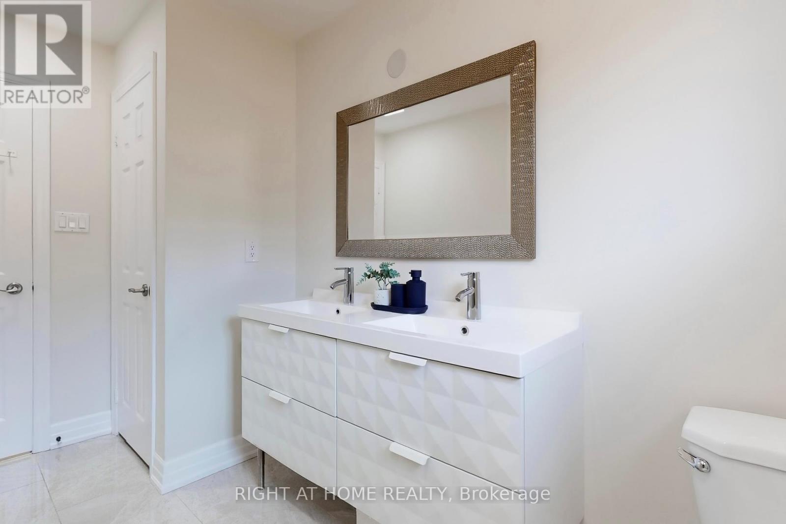 188 Oliver Lane, Vaughan (Maple), Ontario  L6A 1A9 - Photo 33 - N12445525