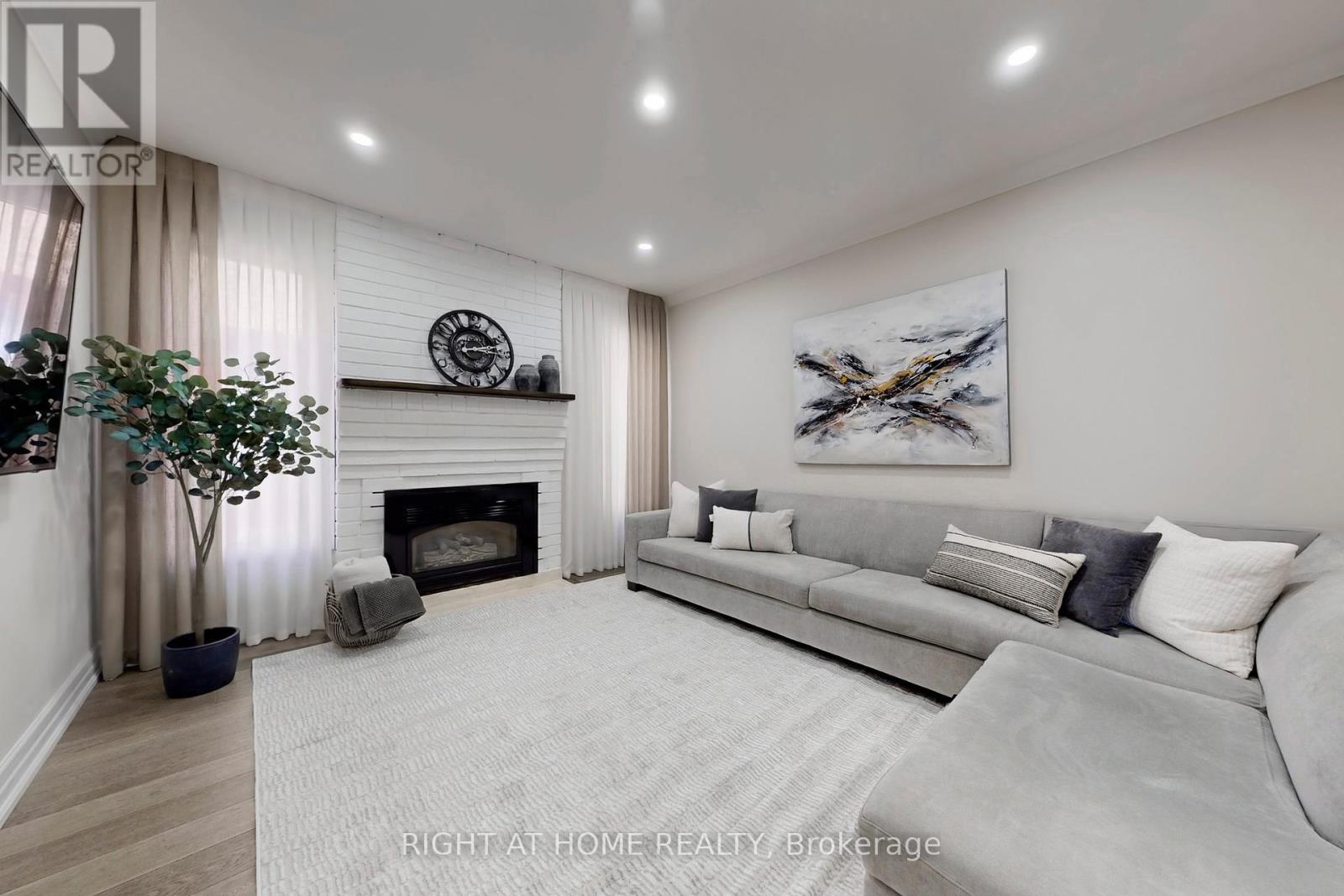 188 Oliver Lane, Vaughan (Maple), Ontario  L6A 1A9 - Photo 4 - N12445525