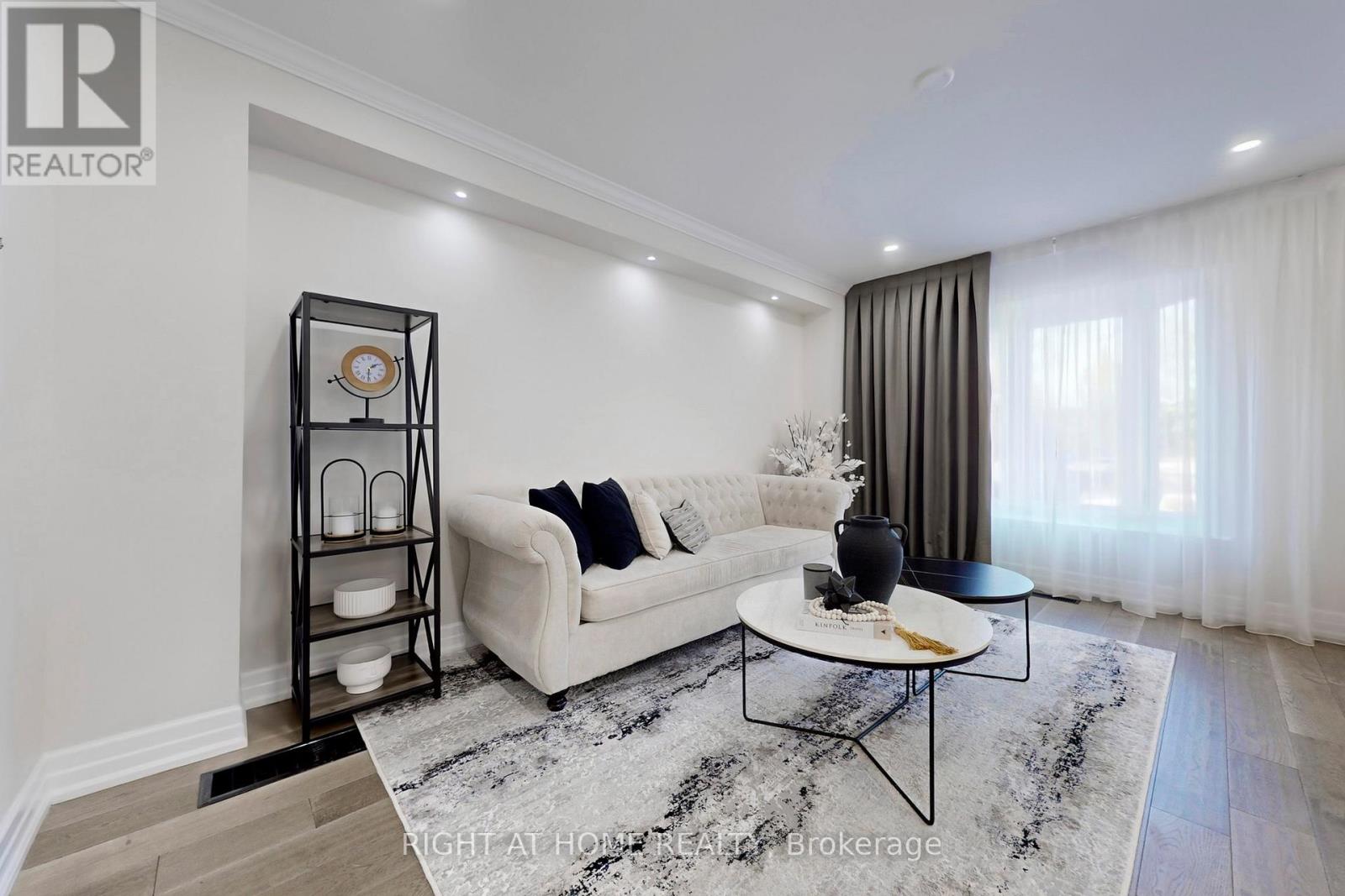 188 Oliver Lane, Vaughan (Maple), Ontario  L6A 1A9 - Photo 7 - N12445525