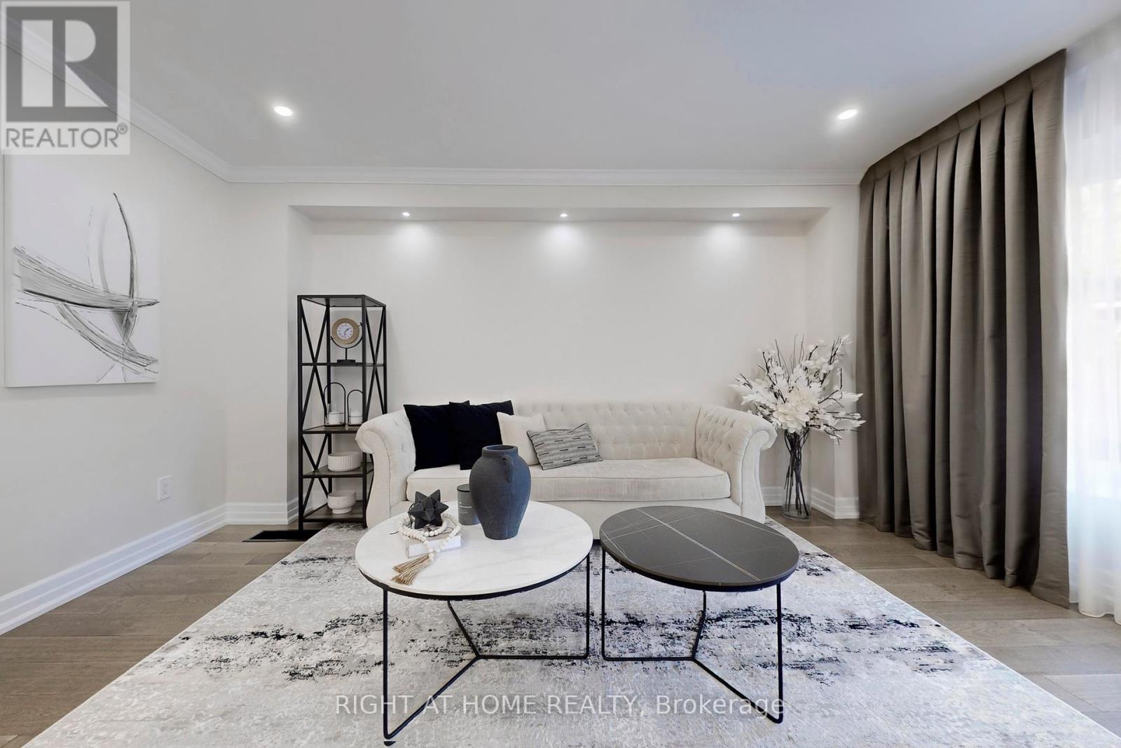 188 Oliver Lane, Vaughan (Maple), Ontario  L6A 1A9 - Photo 8 - N12445525