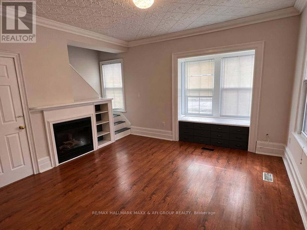 Front - 61 Wellington Street E, Aurora, Ontario  L4G 1H7 - Photo 7 - N12445535
