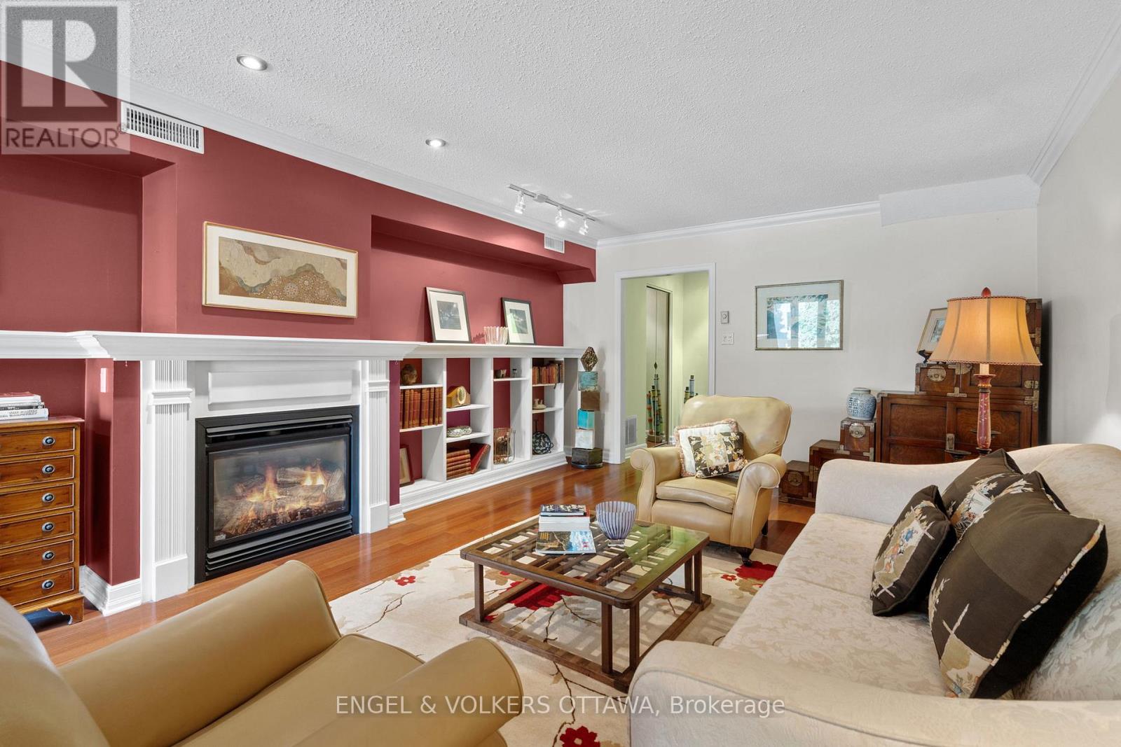 4 - 74 Somerset Street W, Ottawa, Ontario  K2P 0H5 - Photo 12 - X12445536