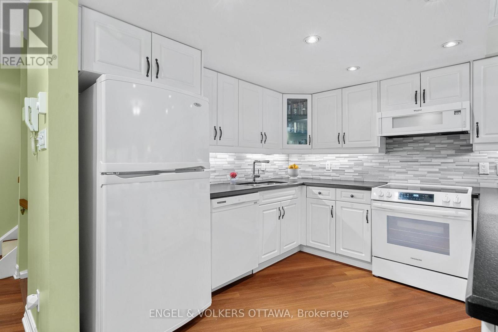 4 - 74 Somerset Street W, Ottawa, Ontario  K2P 0H5 - Photo 5 - X12445536
