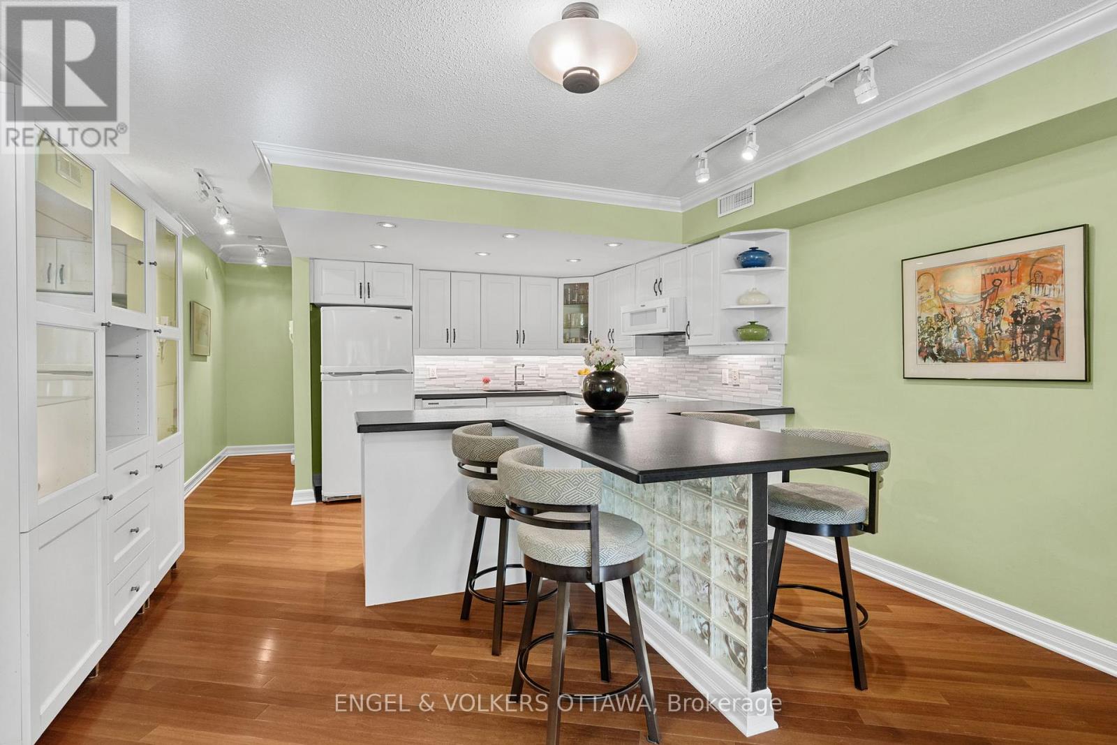 4 - 74 Somerset Street W, Ottawa, Ontario  K2P 0H5 - Photo 8 - X12445536