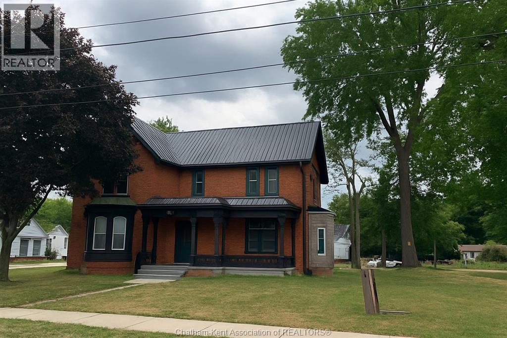 MLS# 25024474: 102 Wellington STREET East, Chatham, Canada