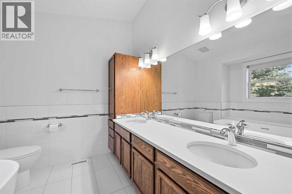 8 Edgeridge Way Nw, Calgary, Alberta  T3A 4G8 - Photo 32 - A2254943