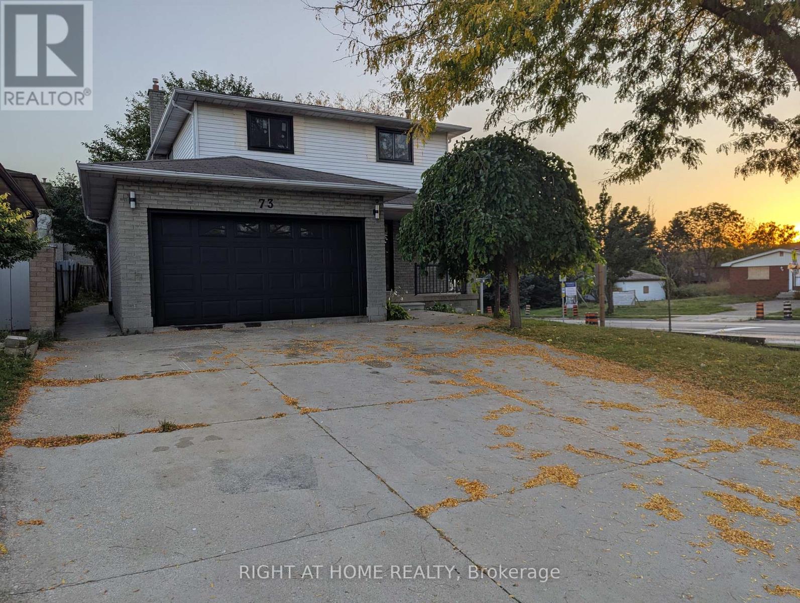 73 Skyview Drive, Hamilton (Falkirk), Ontario  L9B 1X5 - Photo 1 - X12445537