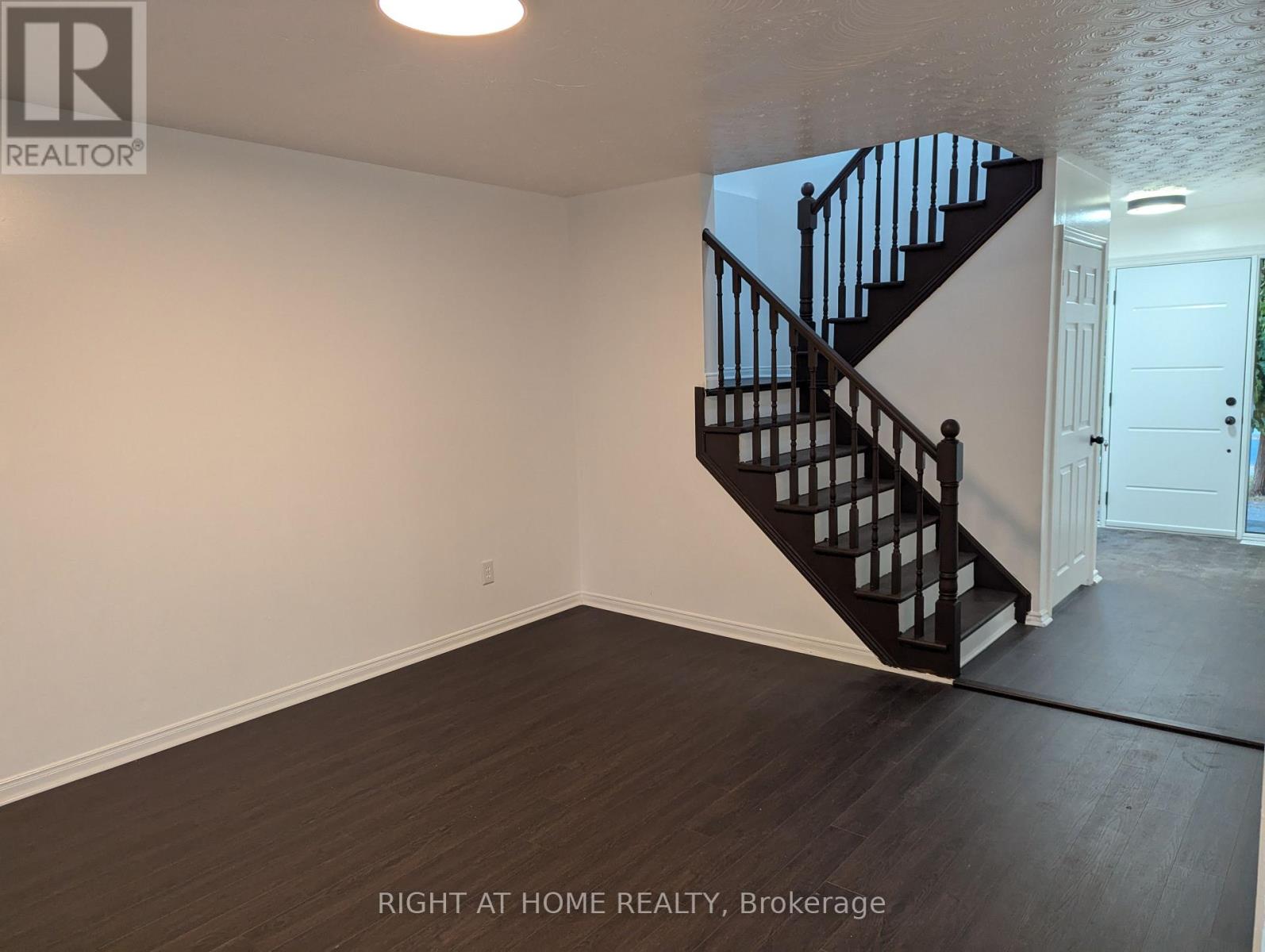73 Skyview Drive, Hamilton (Falkirk), Ontario  L9B 1X5 - Photo 13 - X12445537