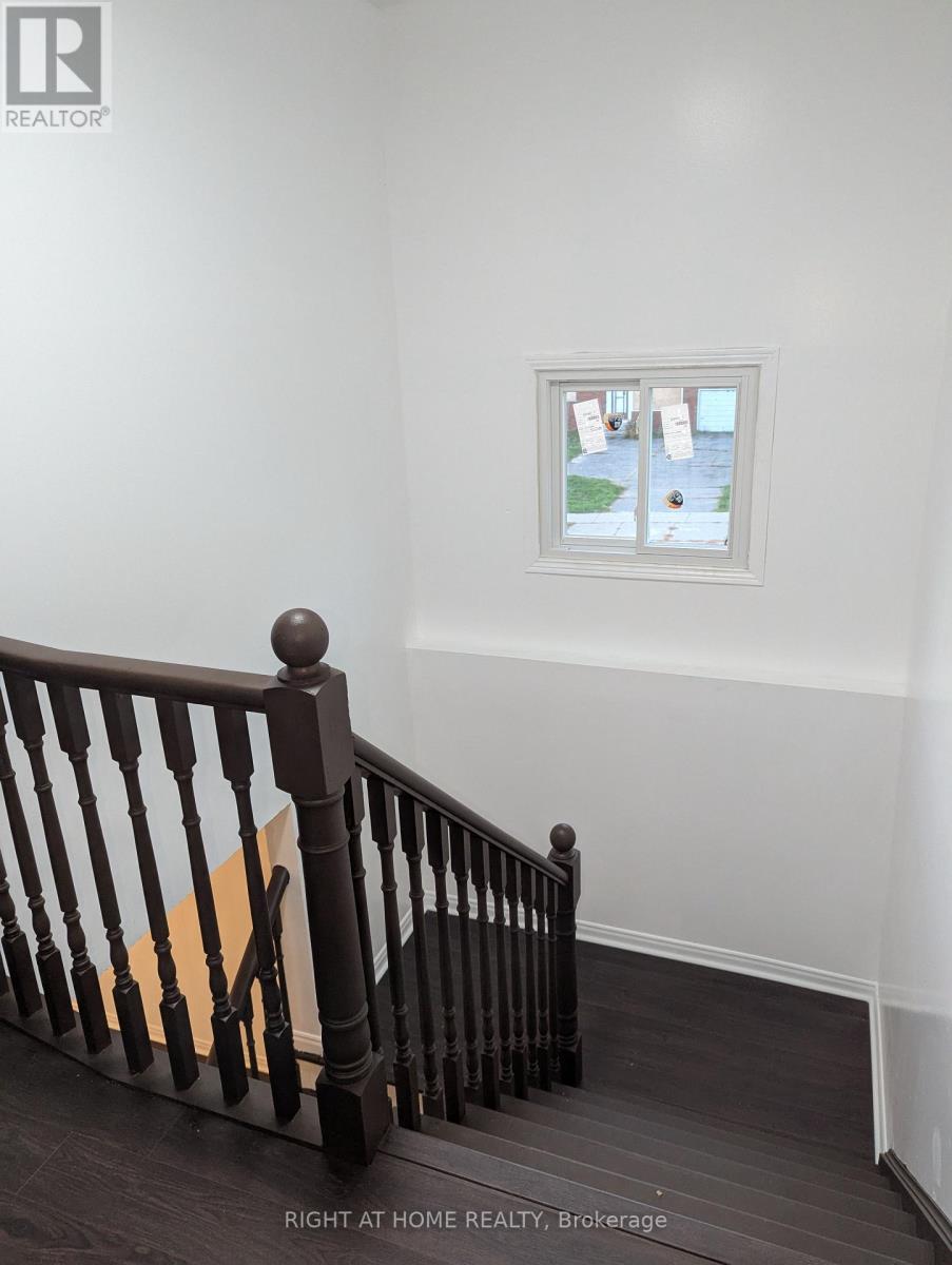 73 Skyview Drive, Hamilton (Falkirk), Ontario  L9B 1X5 - Photo 21 - X12445537