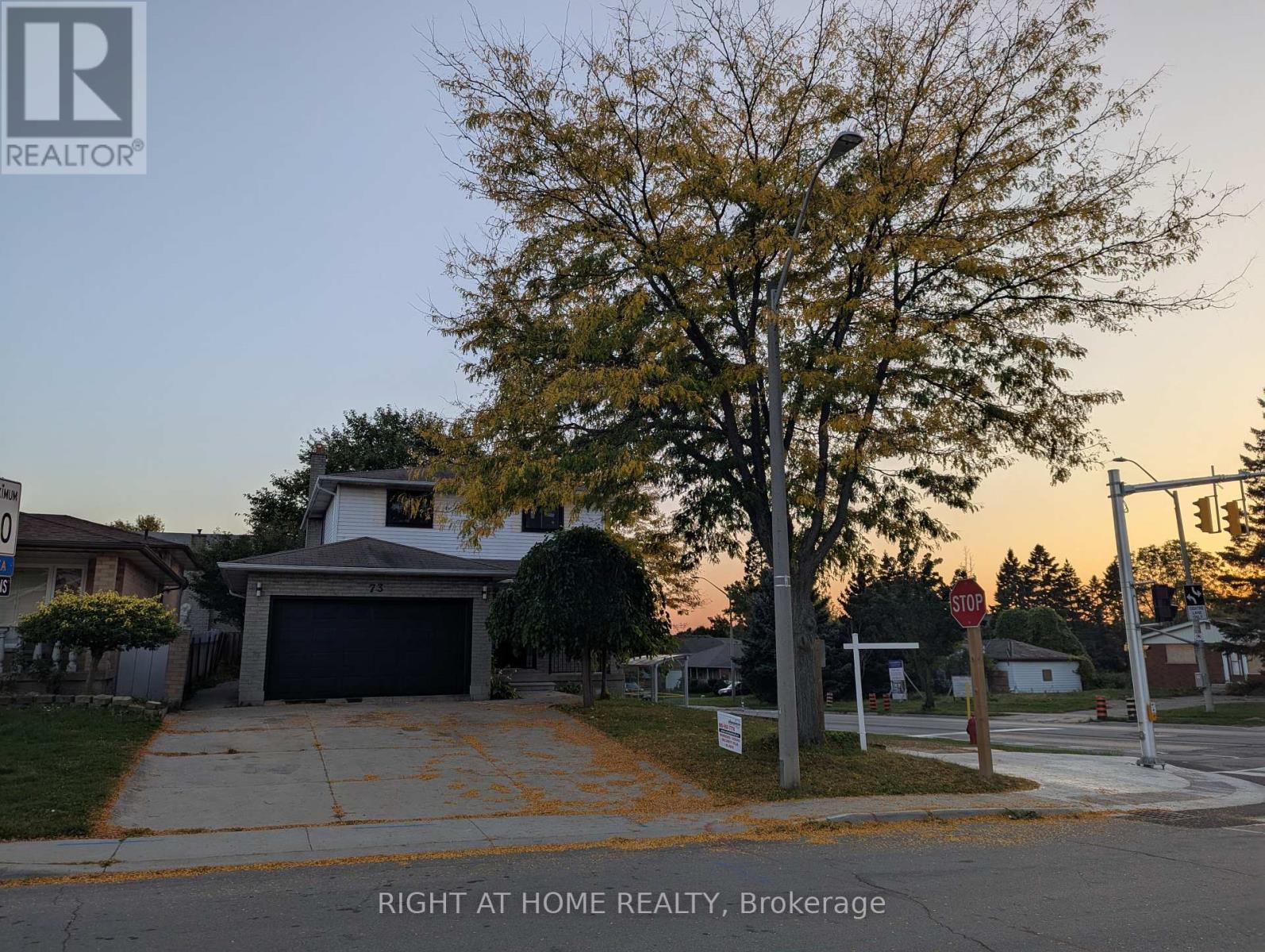 73 Skyview Drive, Hamilton (Falkirk), Ontario  L9B 1X5 - Photo 3 - X12445537