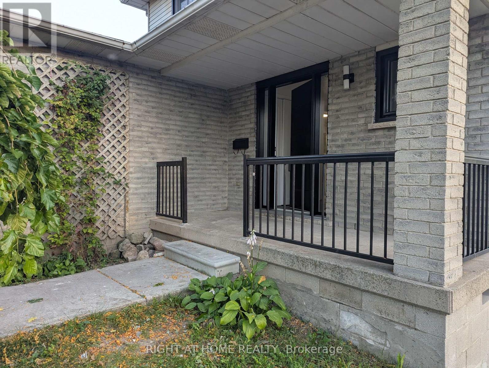 73 Skyview Drive, Hamilton (Falkirk), Ontario  L9B 1X5 - Photo 4 - X12445537