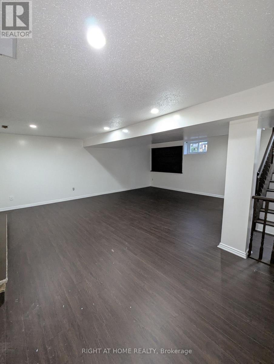 73 Skyview Drive, Hamilton (Falkirk), Ontario  L9B 1X5 - Photo 40 - X12445537