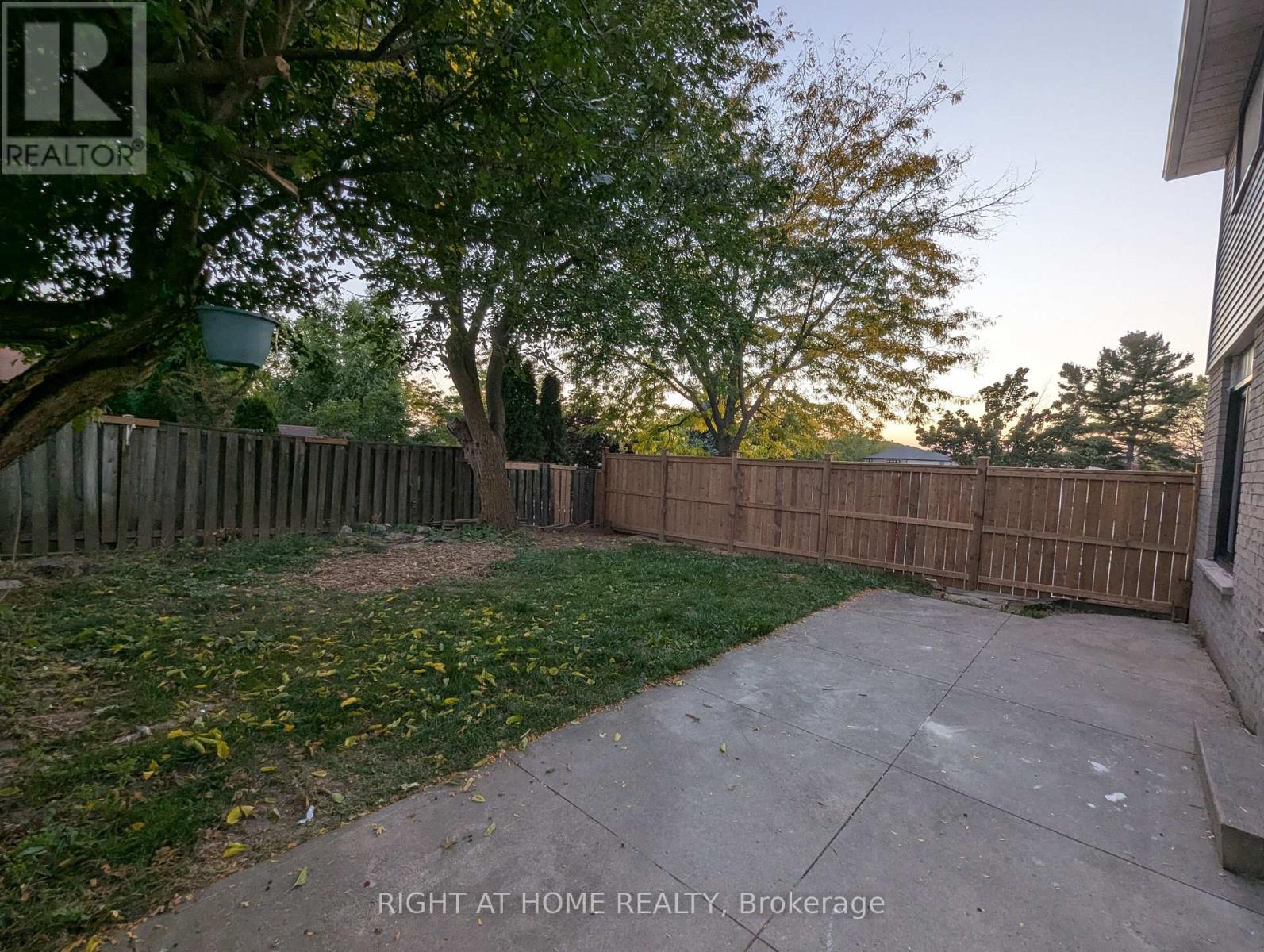 73 Skyview Drive, Hamilton (Falkirk), Ontario  L9B 1X5 - Photo 43 - X12445537